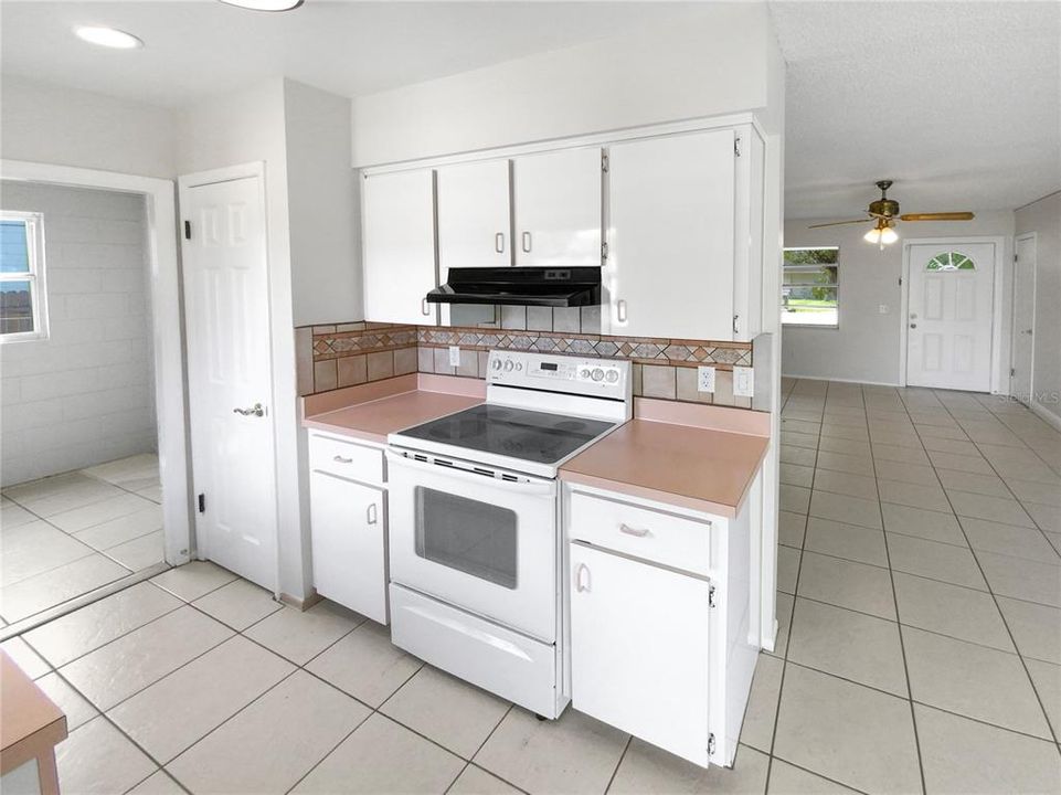 Recently Sold: $297,000 (3 beds, 1 baths, 904 Square Feet)