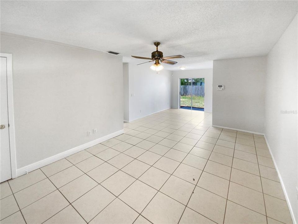 Recently Sold: $297,000 (3 beds, 1 baths, 904 Square Feet)