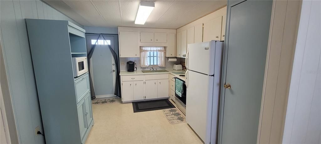 For Sale: $159,000 (2 beds, 2 baths, 960 Square Feet)