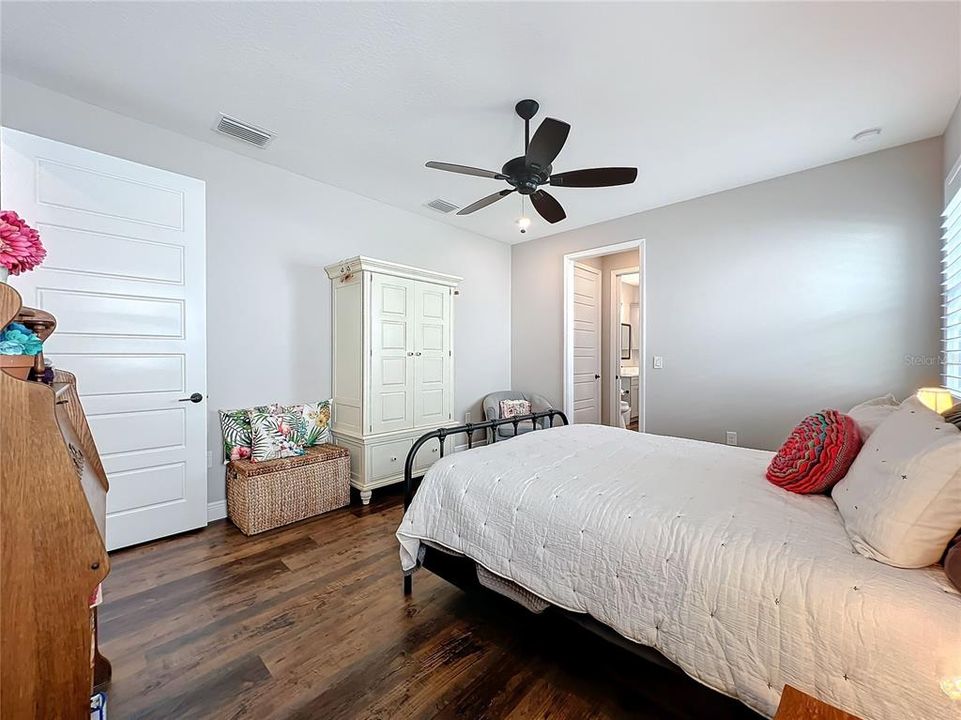 For Sale: $385,000 (2 beds, 2 baths, 1579 Square Feet)