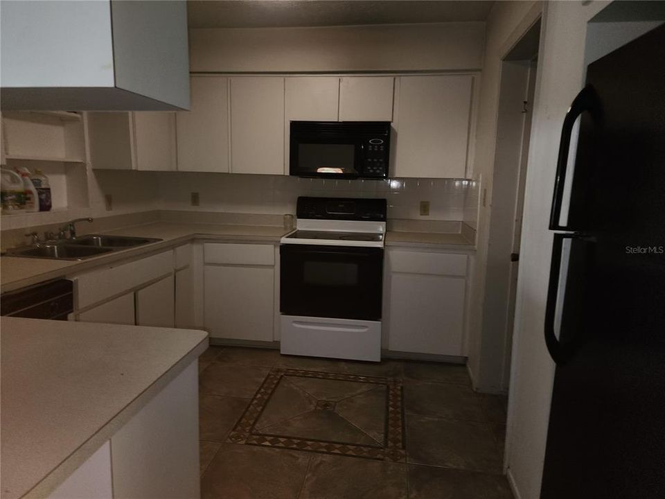 For Rent: $2,000 (3 beds, 1 baths, 960 Square Feet)