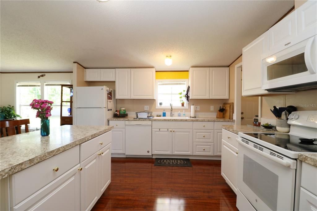 For Sale: $349,000 (4 beds, 2 baths, 1920 Square Feet)