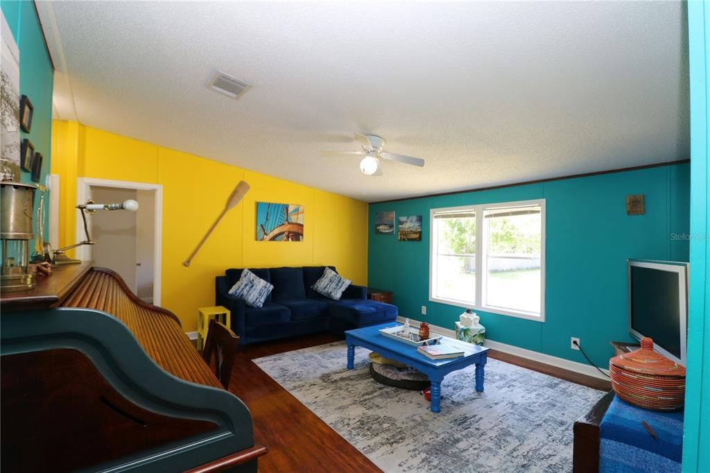 For Sale: $349,000 (4 beds, 2 baths, 1920 Square Feet)