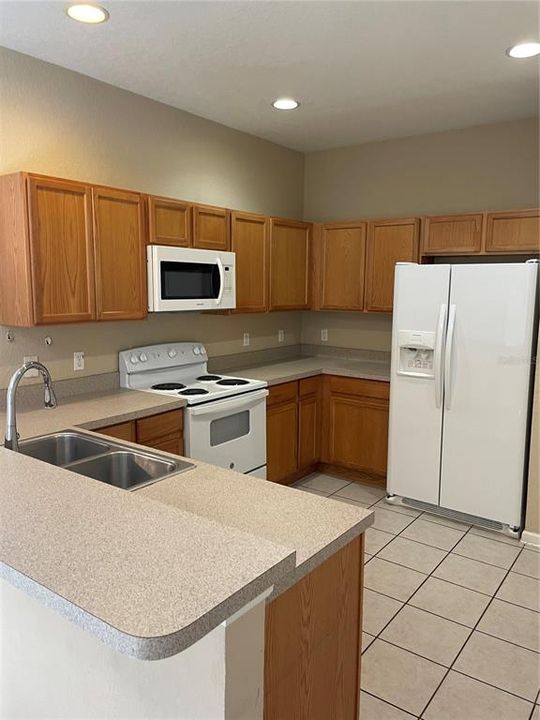 Active With Contract: $399,900 (3 beds, 3 baths, 1824 Square Feet)