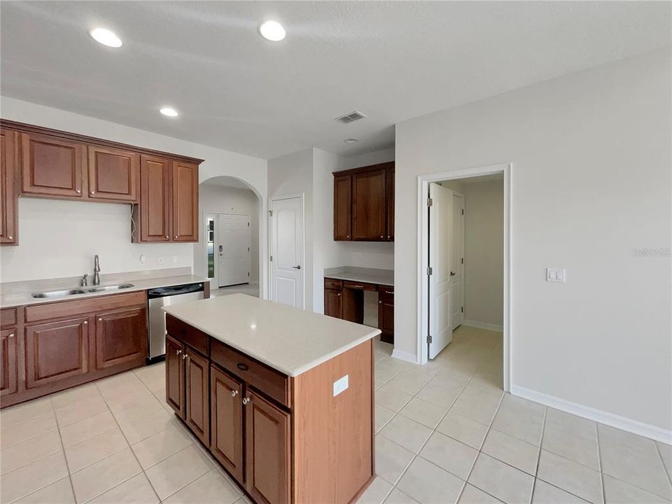 Active With Contract: $408,000 (3 beds, 2 baths, 1460 Square Feet)