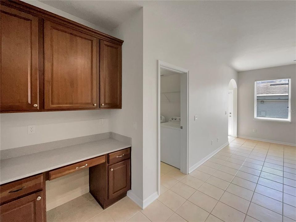 Active With Contract: $408,000 (3 beds, 2 baths, 1460 Square Feet)