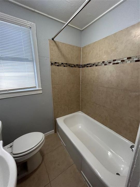 最近租的: $999 (2 贝兹, 1 浴室, 824 平方英尺)
