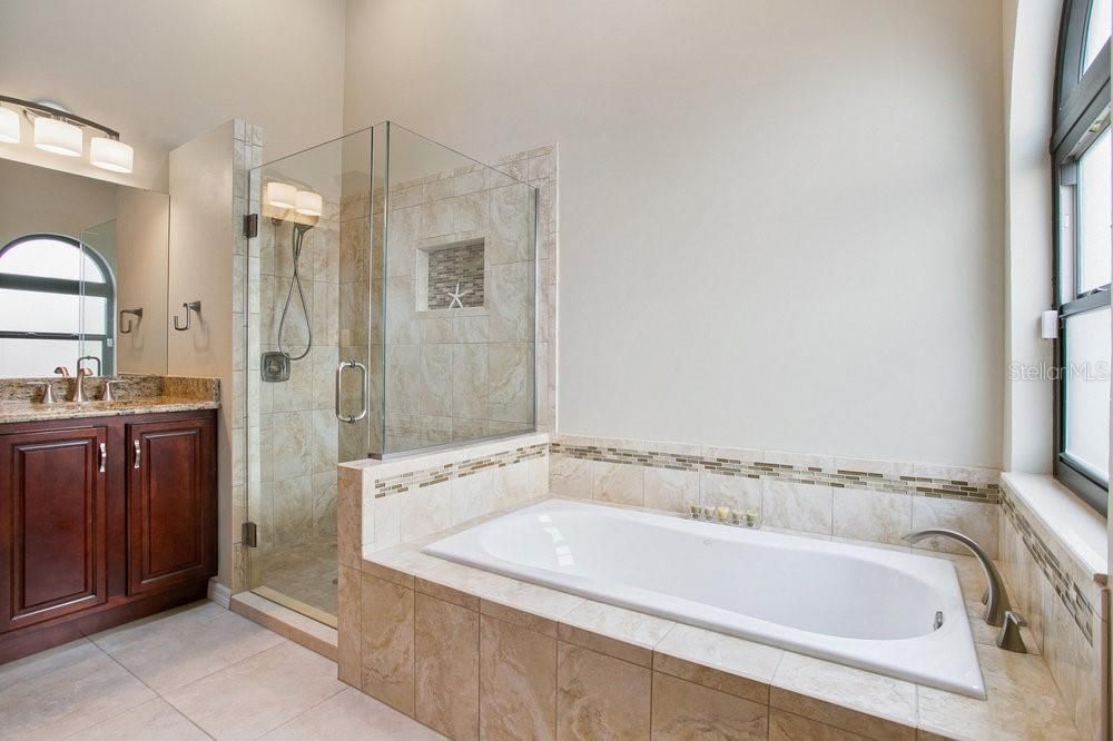 Недавно продано: $575,000 (4 спален, 3 ванн, 2316 Квадратных фут)