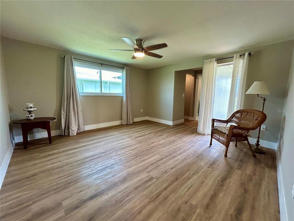 For Rent: $1,995 (3 beds, 3 baths, 1529 Square Feet)