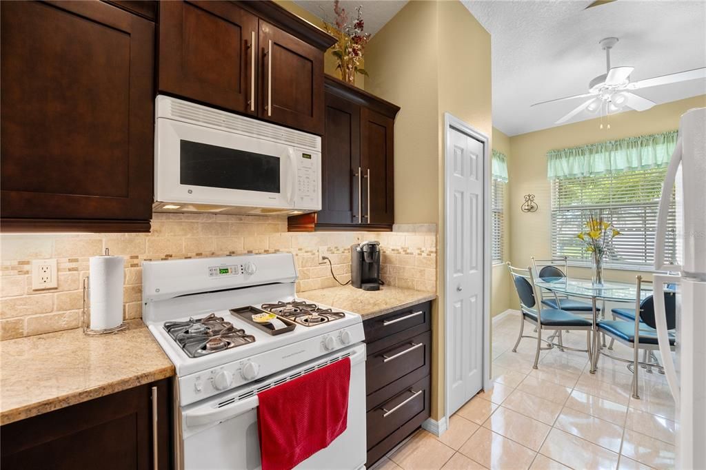 Recently Sold: $330,000 (2 beds, 2 baths, 1251 Square Feet)