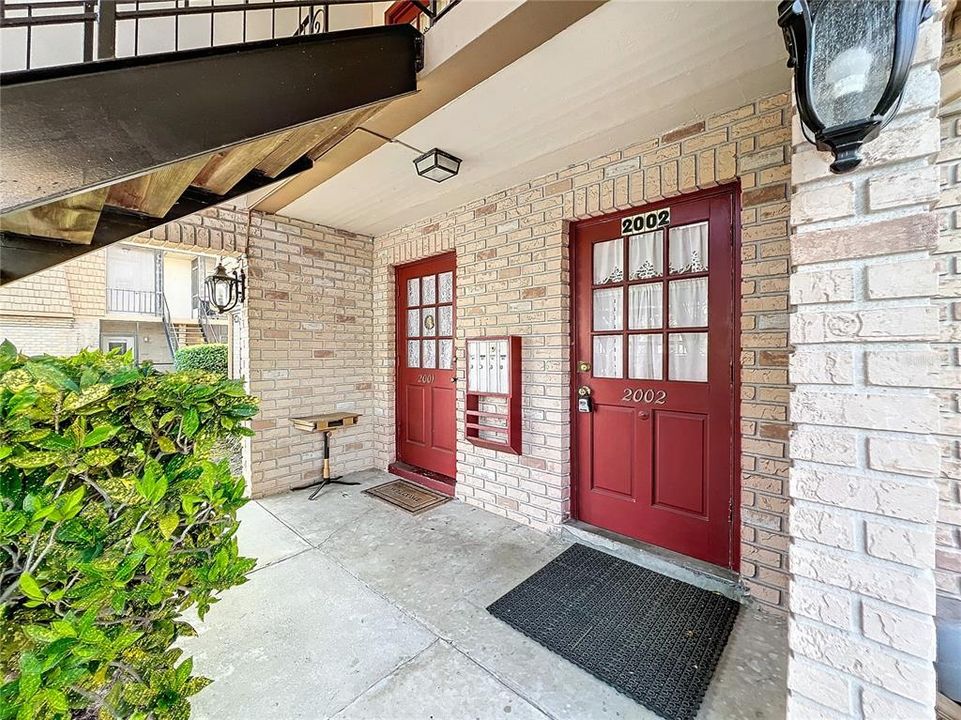 For Sale: $215,000 (2 beds, 2 baths, 987 Square Feet)