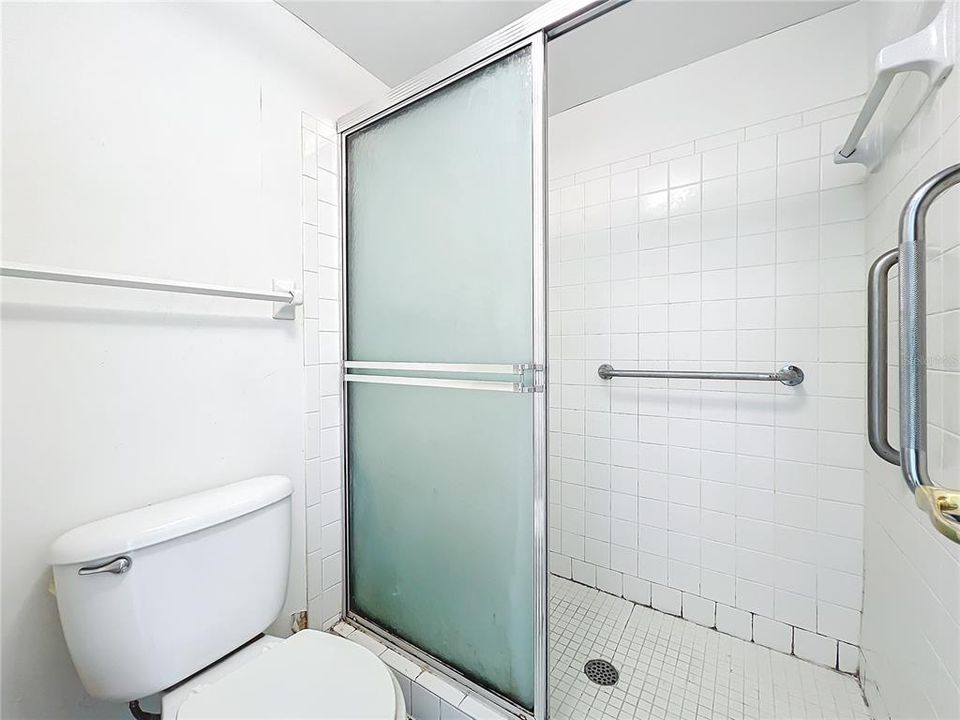 合同活跃: $215,000 (2 贝兹, 2 浴室, 987 平方英尺)