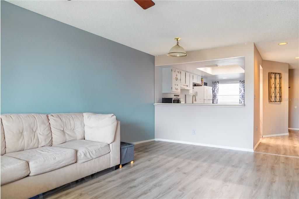 Recently Sold: $215,000 (2 beds, 2 baths, 865 Square Feet)