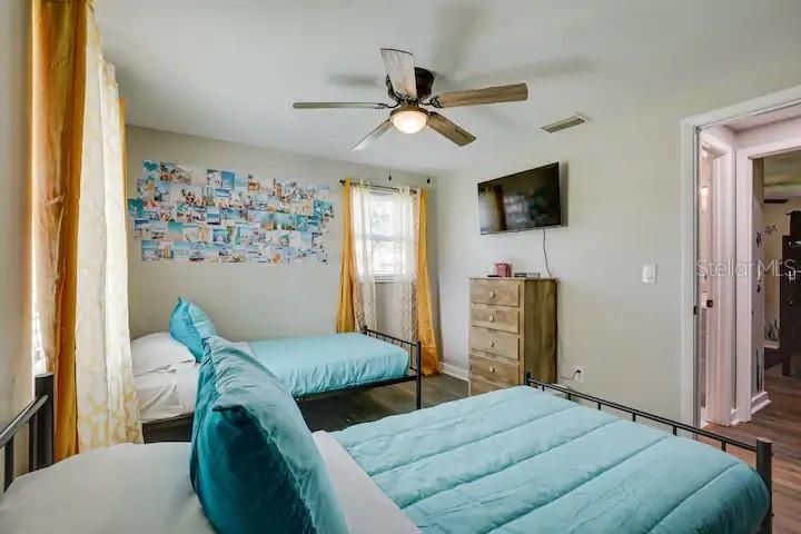For Sale: $335,750 (3 beds, 2 baths, 1232 Square Feet)
