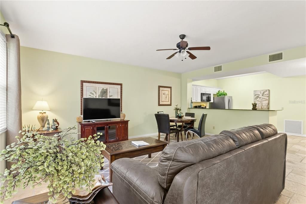 For Sale: $458,000 (3 beds, 3 baths, 1550 Square Feet)