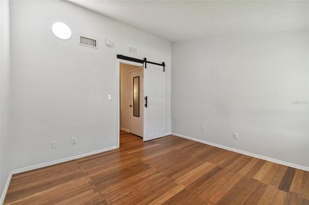 Active With Contract: $325,000 (2 beds, 1 baths, 1044 Square Feet)