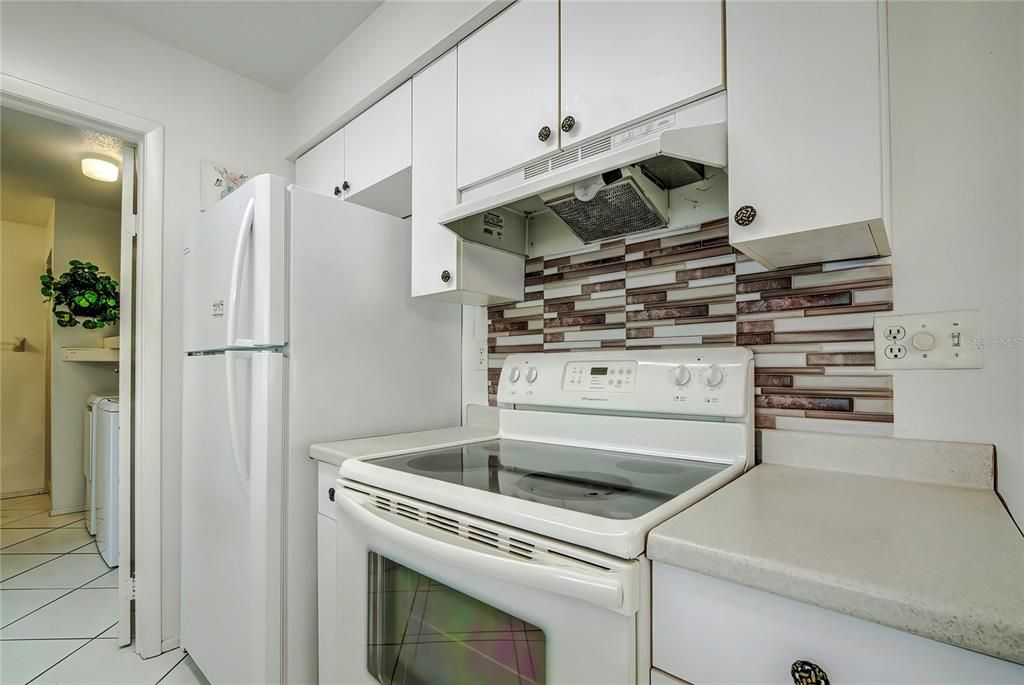 Active With Contract: $208,900 (2 beds, 2 baths, 966 Square Feet)