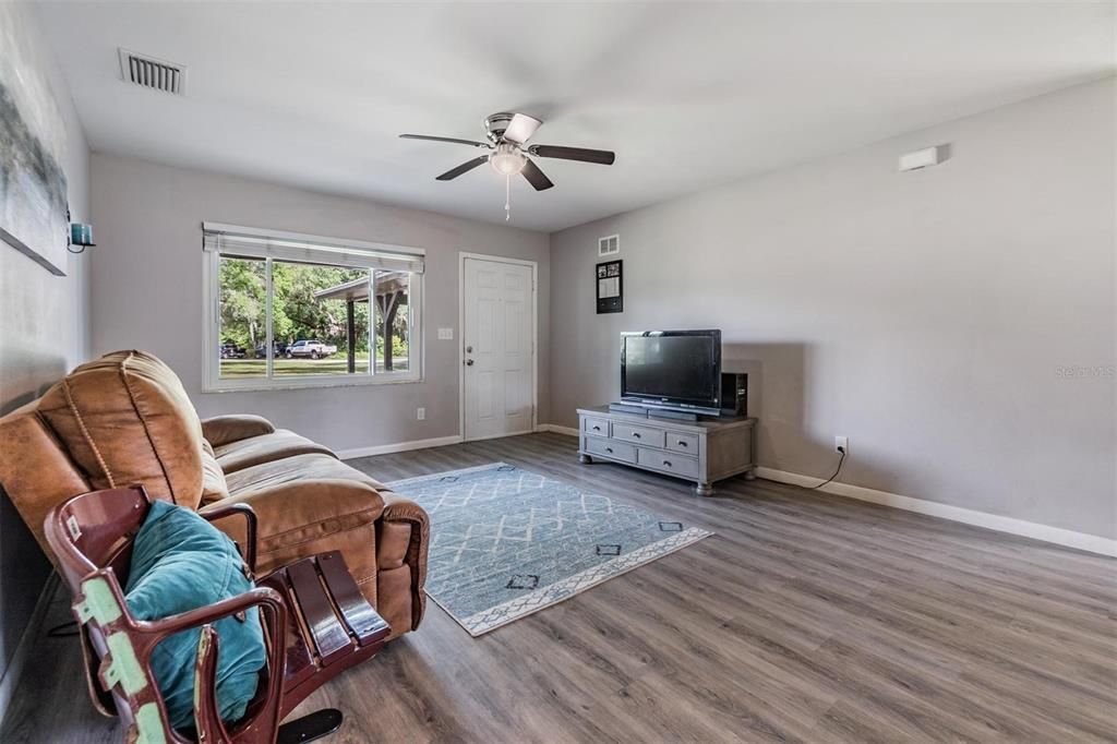 Active With Contract: $475,000 (4 beds, 2 baths, 1717 Square Feet)