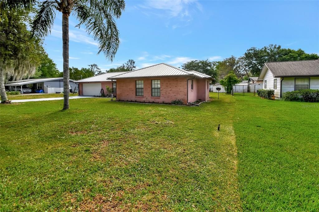 For Sale: $330,000 (3 beds, 2 baths, 1556 Square Feet)