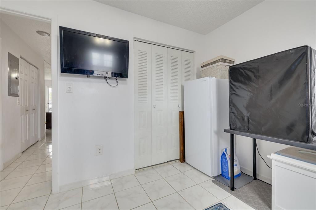 For Sale: $150,000 (2 beds, 2 baths, 864 Square Feet)