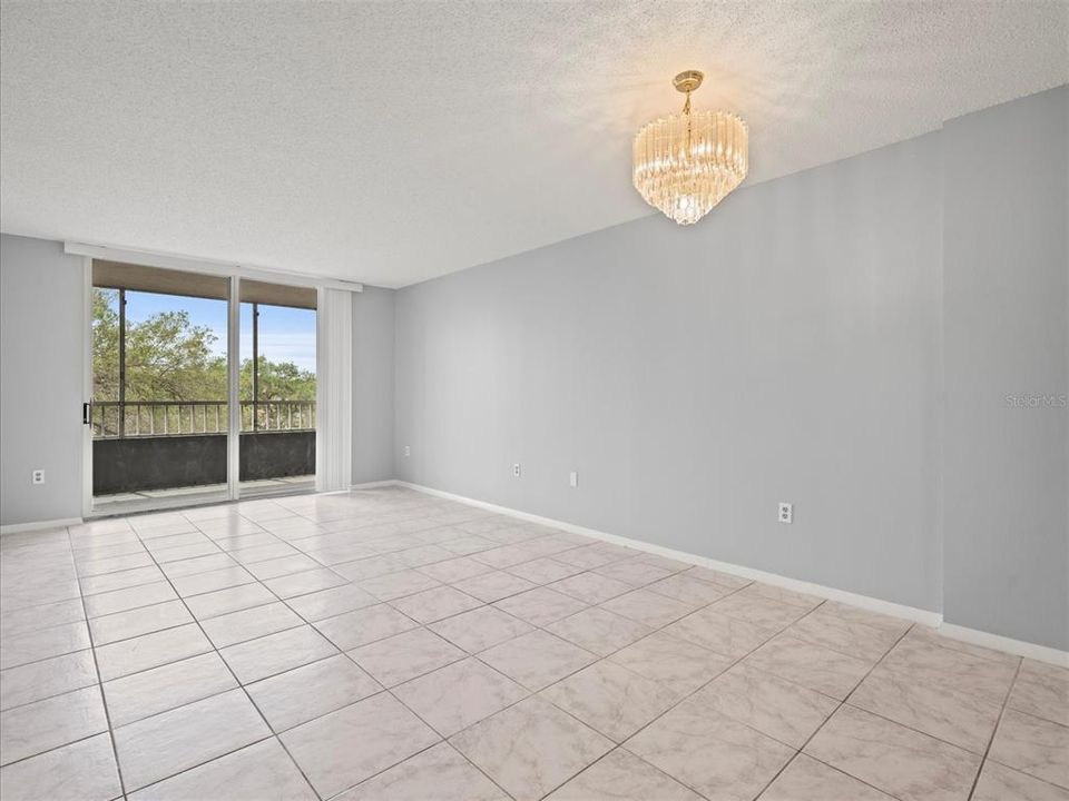 Active With Contract: $1,550 (1 beds, 1 baths, 750 Square Feet)