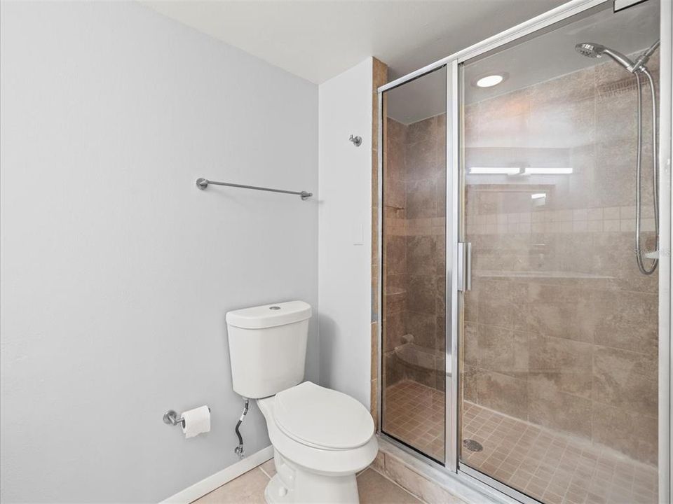 Active With Contract: $1,550 (1 beds, 1 baths, 750 Square Feet)