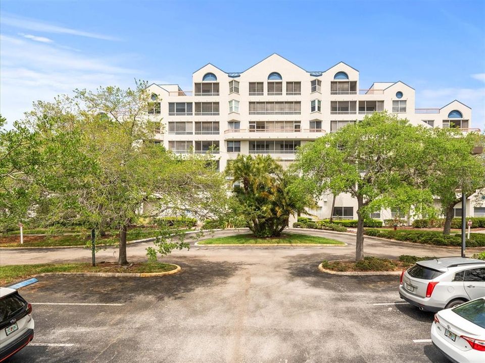 Active With Contract: $1,550 (1 beds, 1 baths, 750 Square Feet)