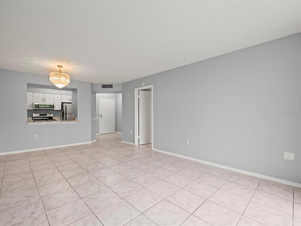 Active With Contract: $1,550 (1 beds, 1 baths, 750 Square Feet)