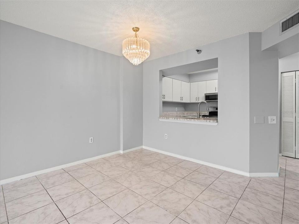 Active With Contract: $1,550 (1 beds, 1 baths, 750 Square Feet)