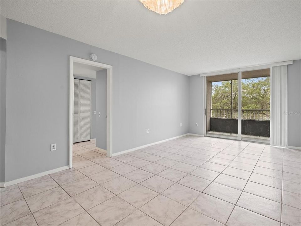 Active With Contract: $1,550 (1 beds, 1 baths, 750 Square Feet)