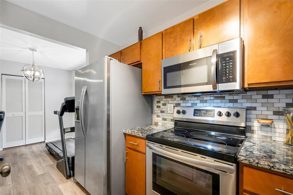 For Sale: $225,000 (2 beds, 2 baths, 1217 Square Feet)