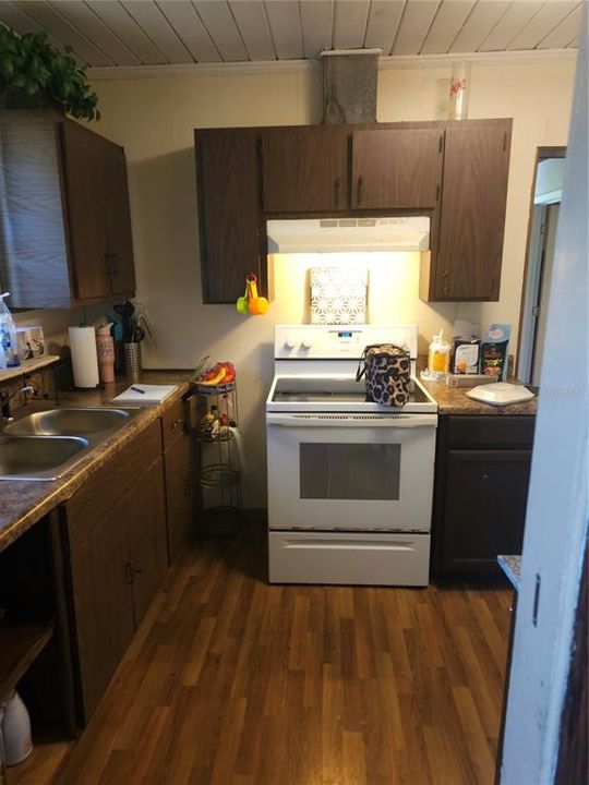 Active With Contract: $99,900 (3 beds, 1 baths, 1056 Square Feet)