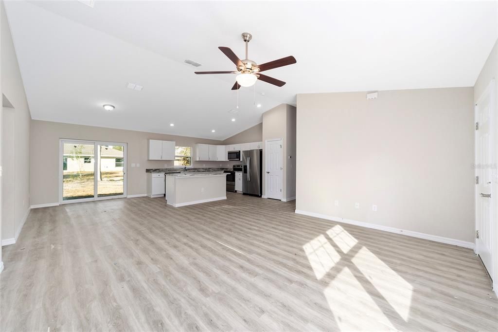 Active With Contract: $259,000 (3 beds, 2 baths, 1400 Square Feet)