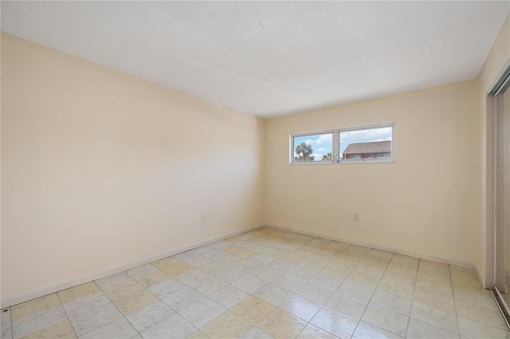 Active With Contract: $167,000 (2 beds, 1 baths, 706 Square Feet)