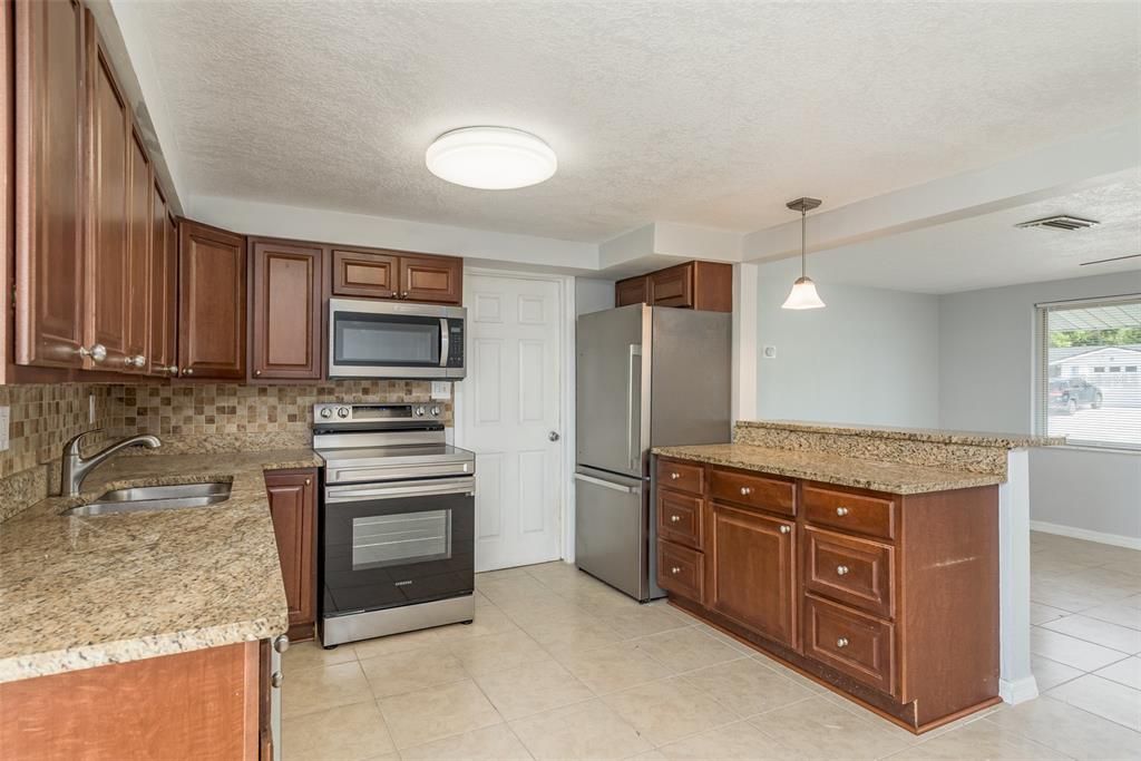 For Sale: $269,800 (3 beds, 2 baths, 1168 Square Feet)