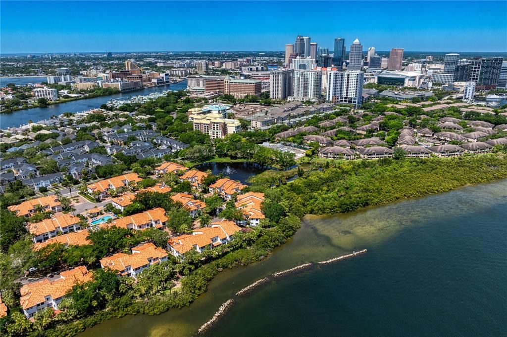 The Harbour Island community is a one-of-a-kind 24-hr. planned community in the Heart of the City, with convenient pedestrian access to arts, entertainment, Tampa’s iconic Bayshore Blvd., Tampa Riverwalk, Sparkman Wharf, and the $3 billion dollar Water Street Tampa.