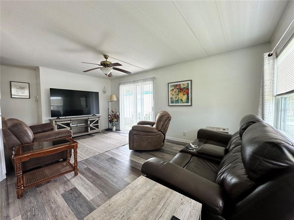 Active With Contract: $165,000 (2 beds, 2 baths, 1152 Square Feet)