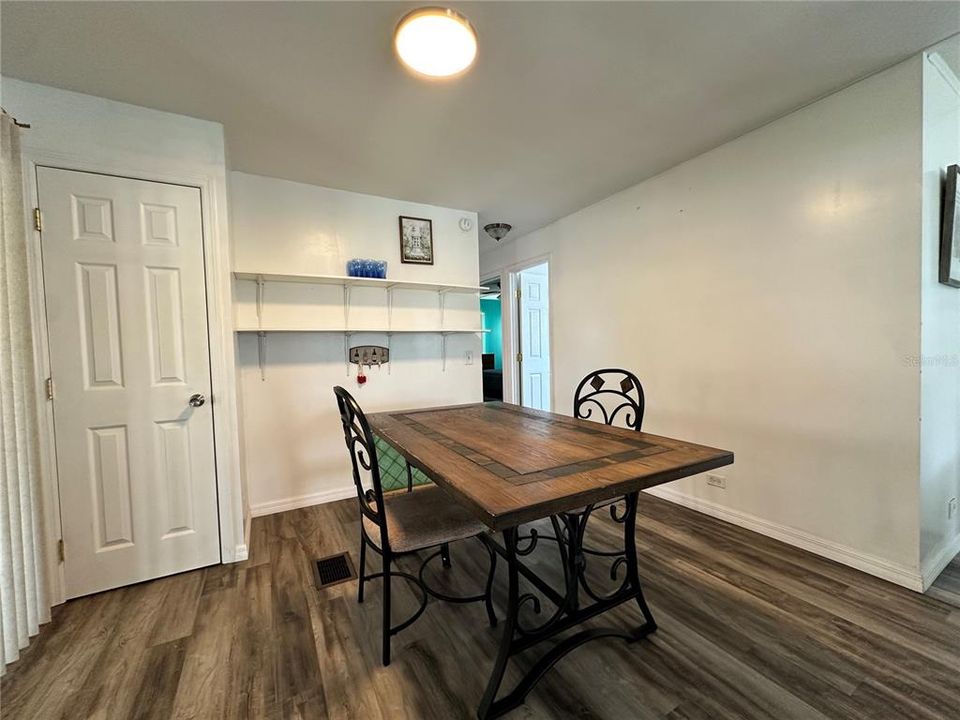 Recently Sold: $165,000 (2 beds, 2 baths, 1152 Square Feet)