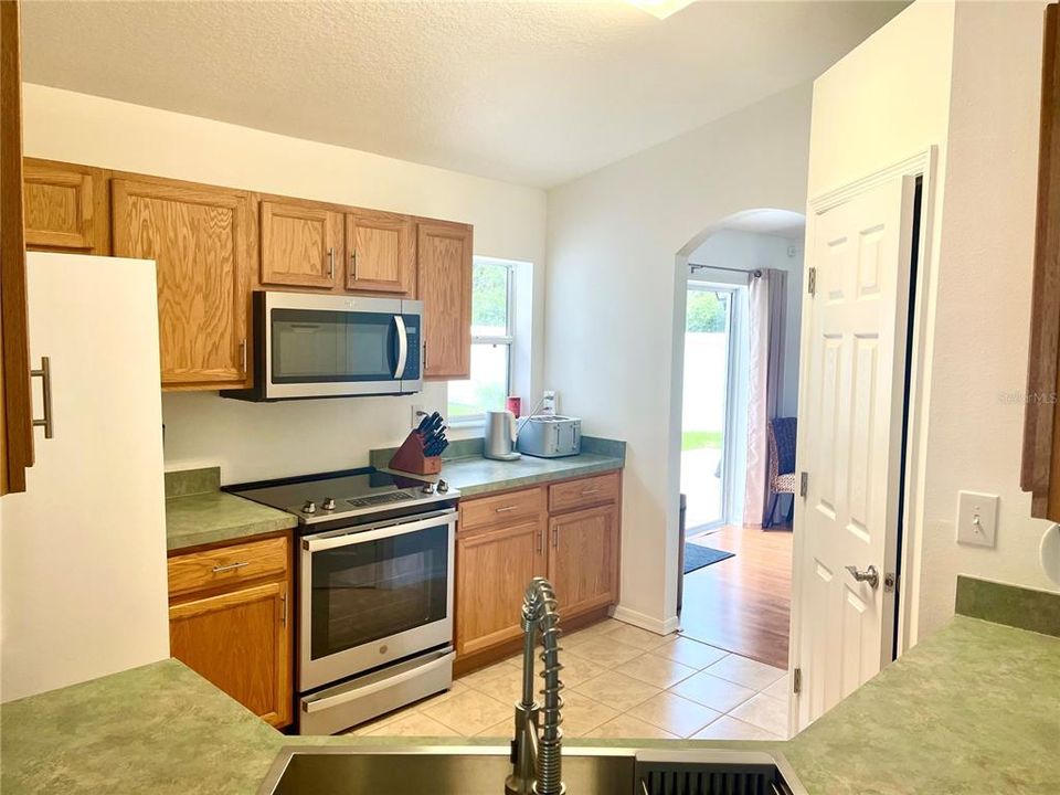 Active With Contract: $2,100 (3 beds, 2 baths, 1474 Square Feet)