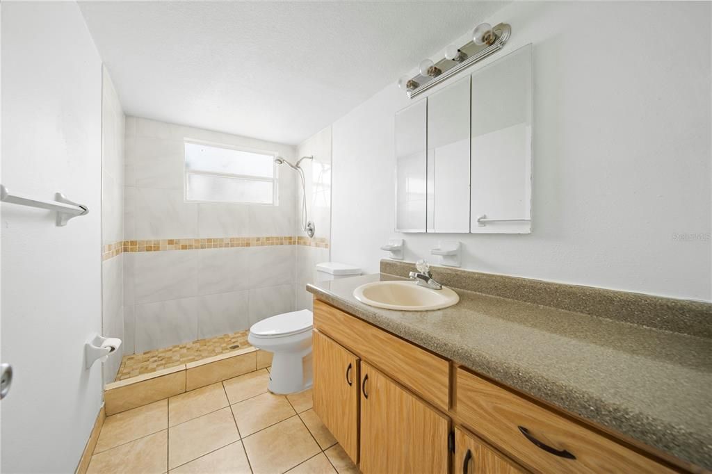 For Sale: $154,999 (2 beds, 1 baths, 784 Square Feet)