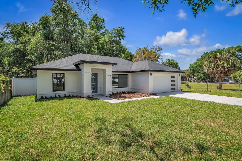Recently Sold: $350,000 (3 beds, 2 baths, 1349 Square Feet)