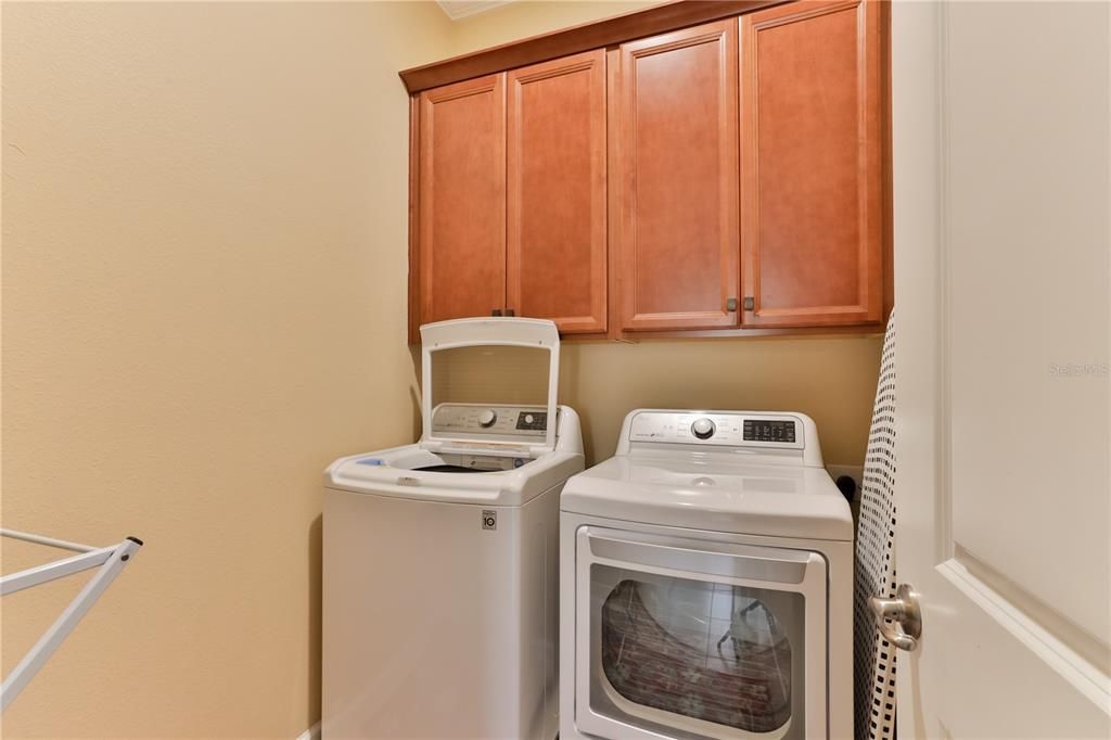 For Sale: $385,900 (2 beds, 2 baths, 1687 Square Feet)