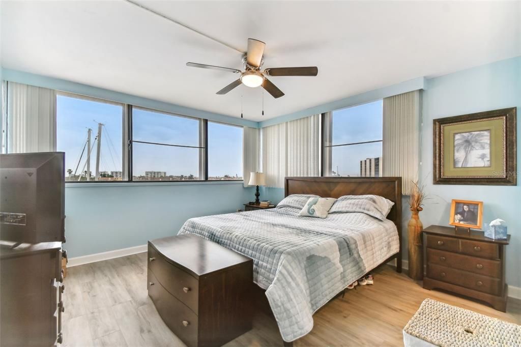 Active With Contract: $515,000 (2 beds, 2 baths, 1308 Square Feet)