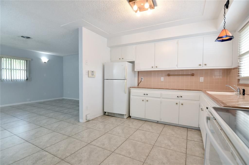Recently Rented: $1,995 (2 beds, 1 baths, 858 Square Feet)