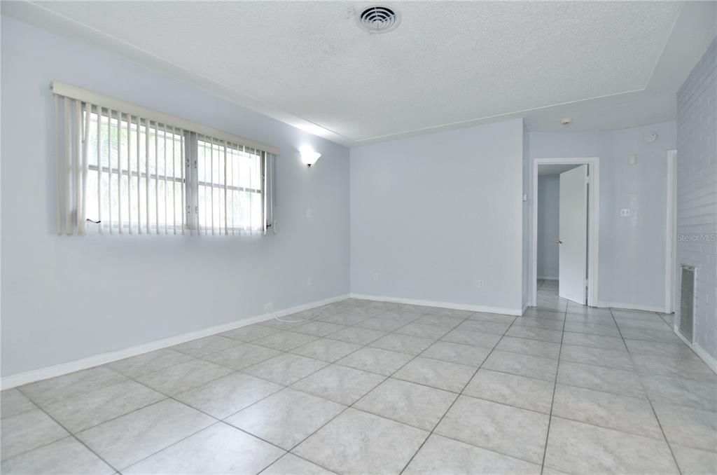 Recently Rented: $1,995 (2 beds, 1 baths, 858 Square Feet)