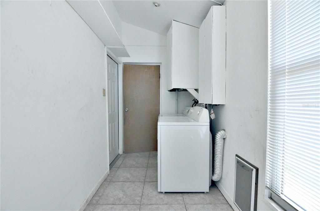 Recently Rented: $1,995 (2 beds, 1 baths, 858 Square Feet)