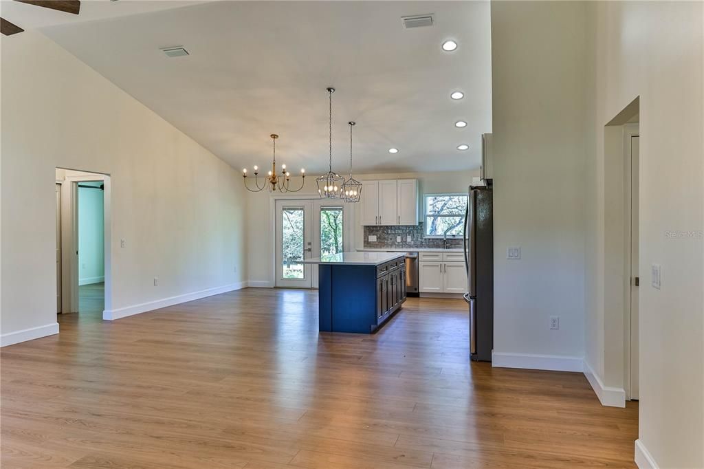 For Sale: $364,900 (3 beds, 2 baths, 1723 Square Feet)
