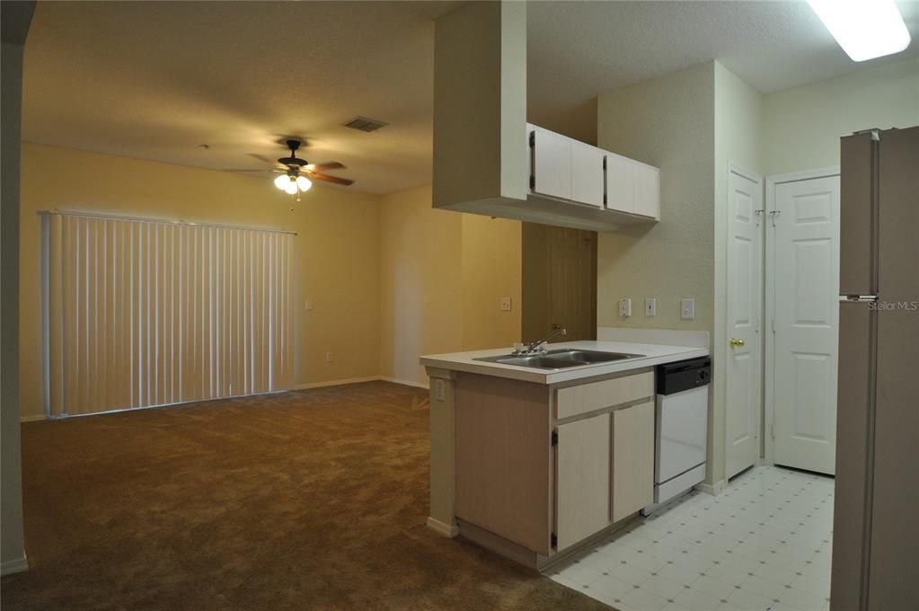 Recently Rented: $1,275 (1 beds, 1 baths, 730 Square Feet)