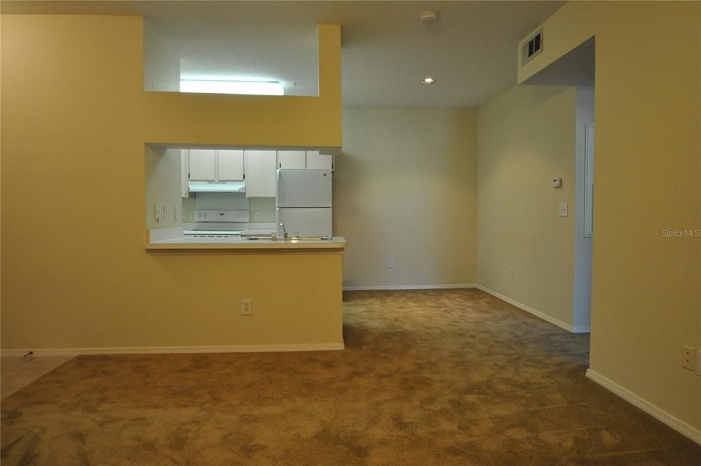 Recently Rented: $1,275 (1 beds, 1 baths, 730 Square Feet)