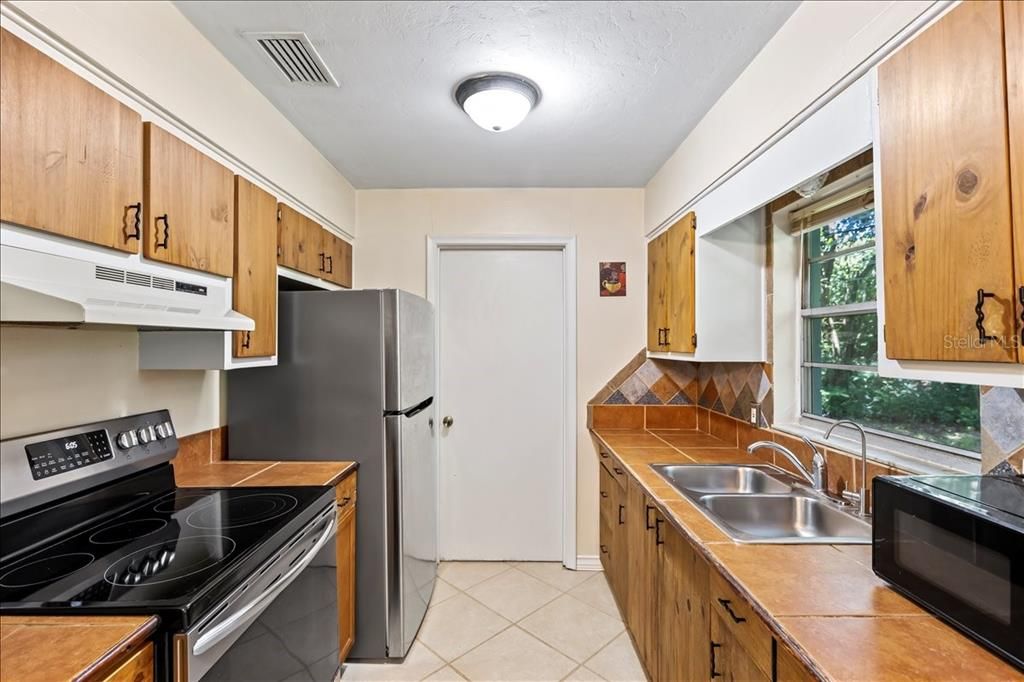 For Sale: $210,000 (3 beds, 1 baths, 1238 Square Feet)